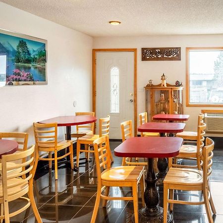 Econo Lodge Inn & Suites Мадрас Экстерьер фото