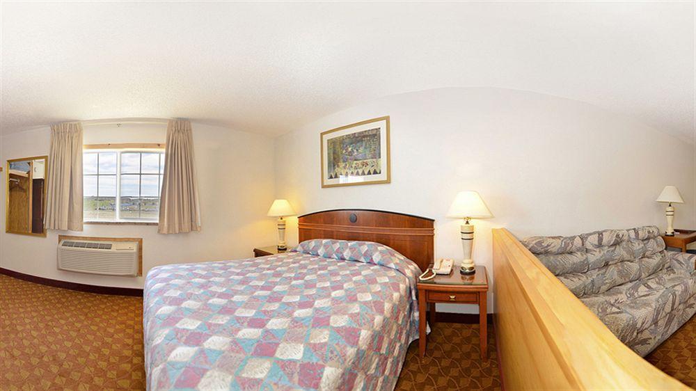 Econo Lodge Inn & Suites Мадрас Экстерьер фото