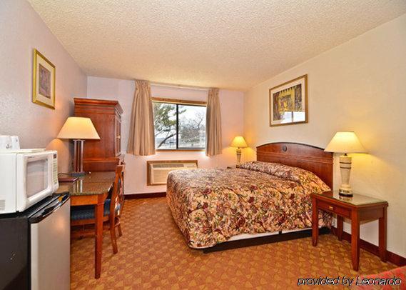 Econo Lodge Inn & Suites Мадрас Номер фото