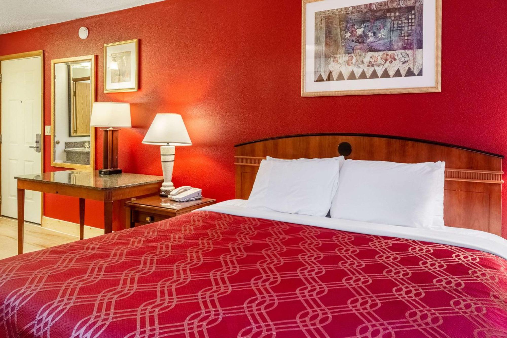 Econo Lodge Inn & Suites Мадрас Экстерьер фото