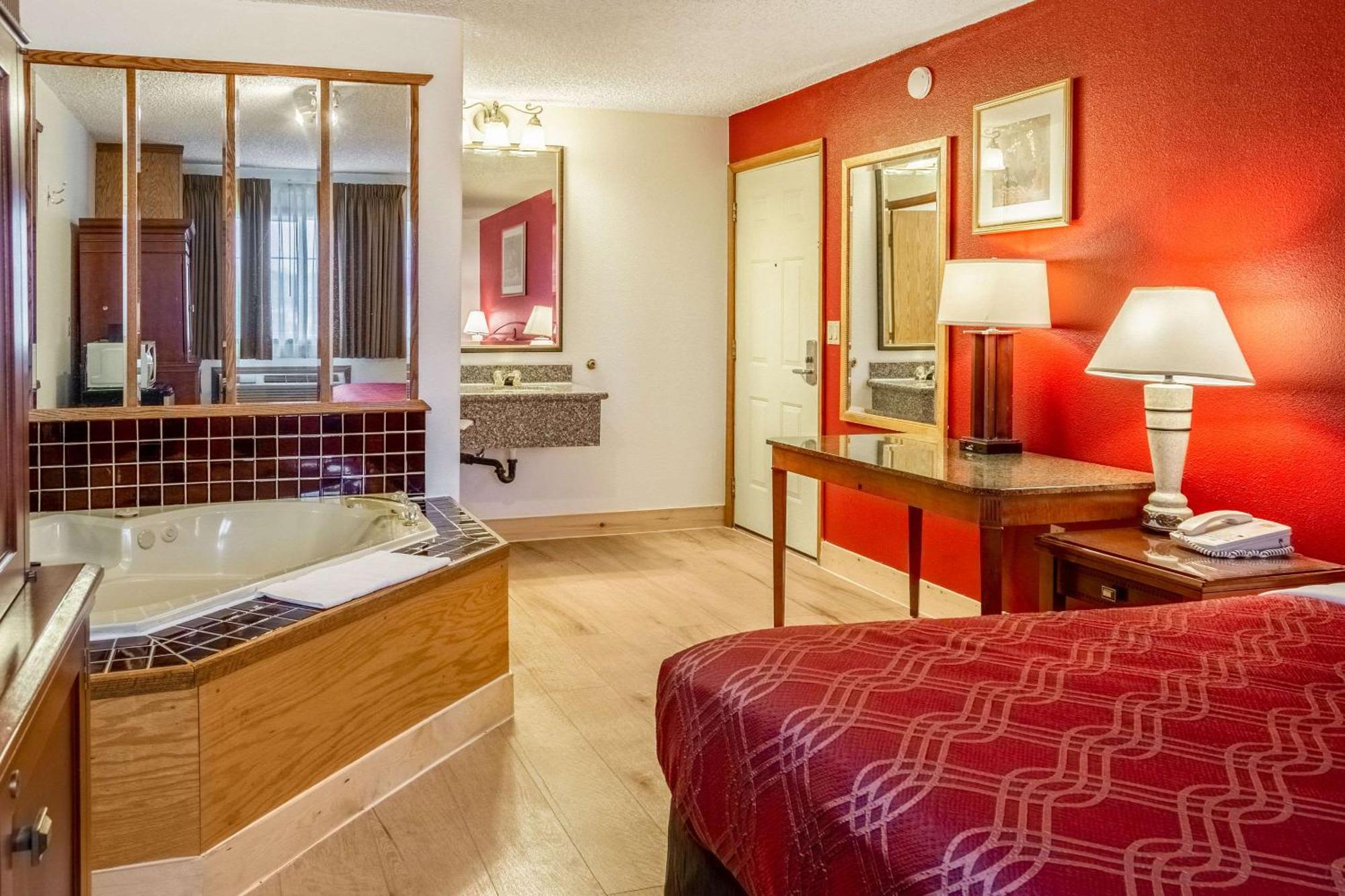 Econo Lodge Inn & Suites Мадрас Экстерьер фото