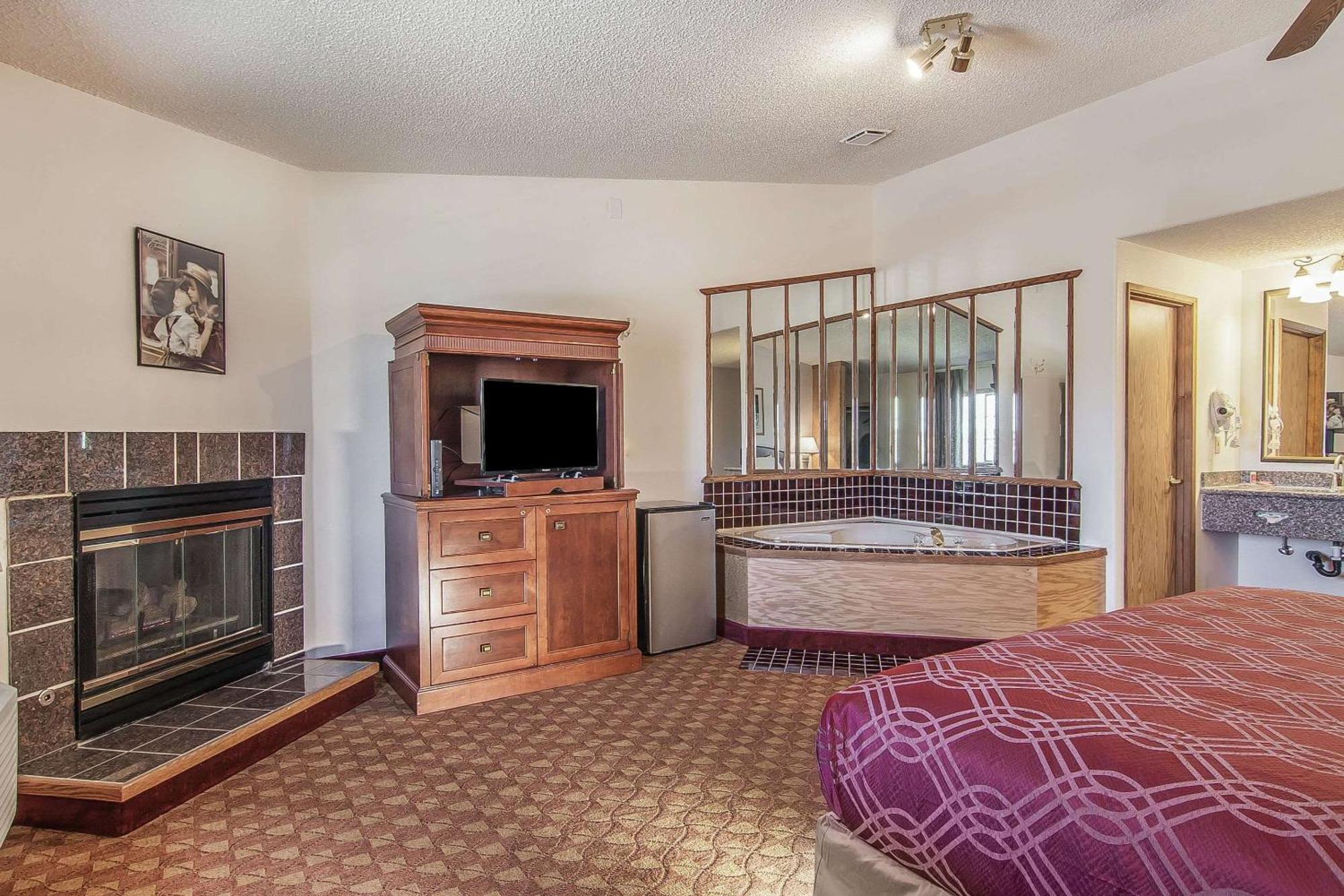 Econo Lodge Inn & Suites Мадрас Экстерьер фото