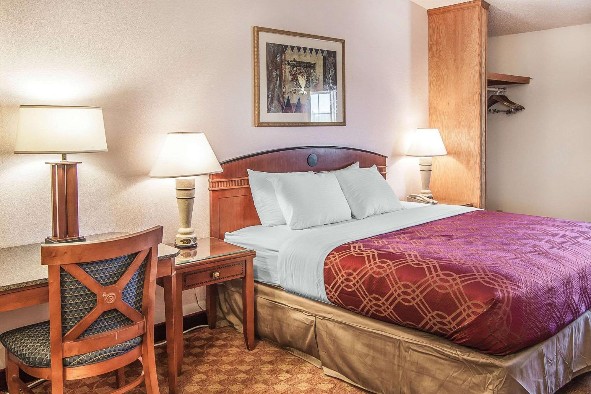 Econo Lodge Inn & Suites Мадрас Экстерьер фото