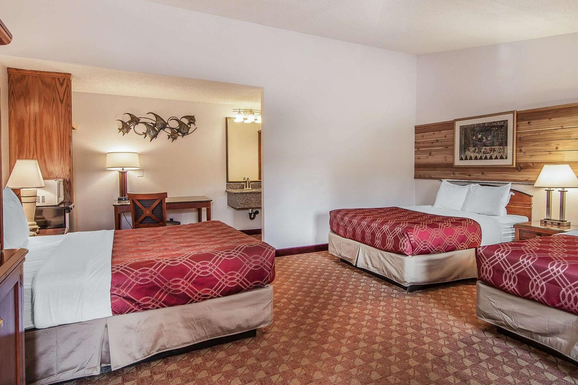 Econo Lodge Inn & Suites Мадрас Экстерьер фото