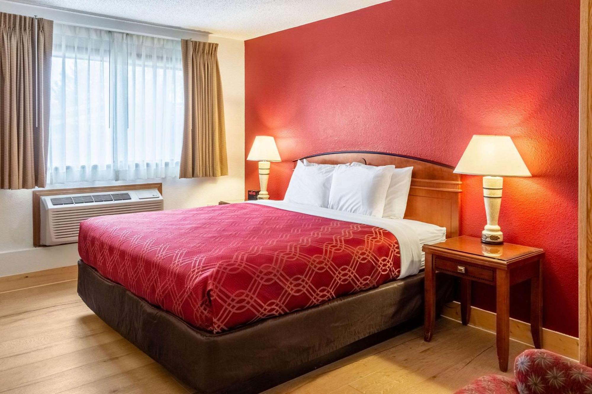 Econo Lodge Inn & Suites Мадрас Экстерьер фото