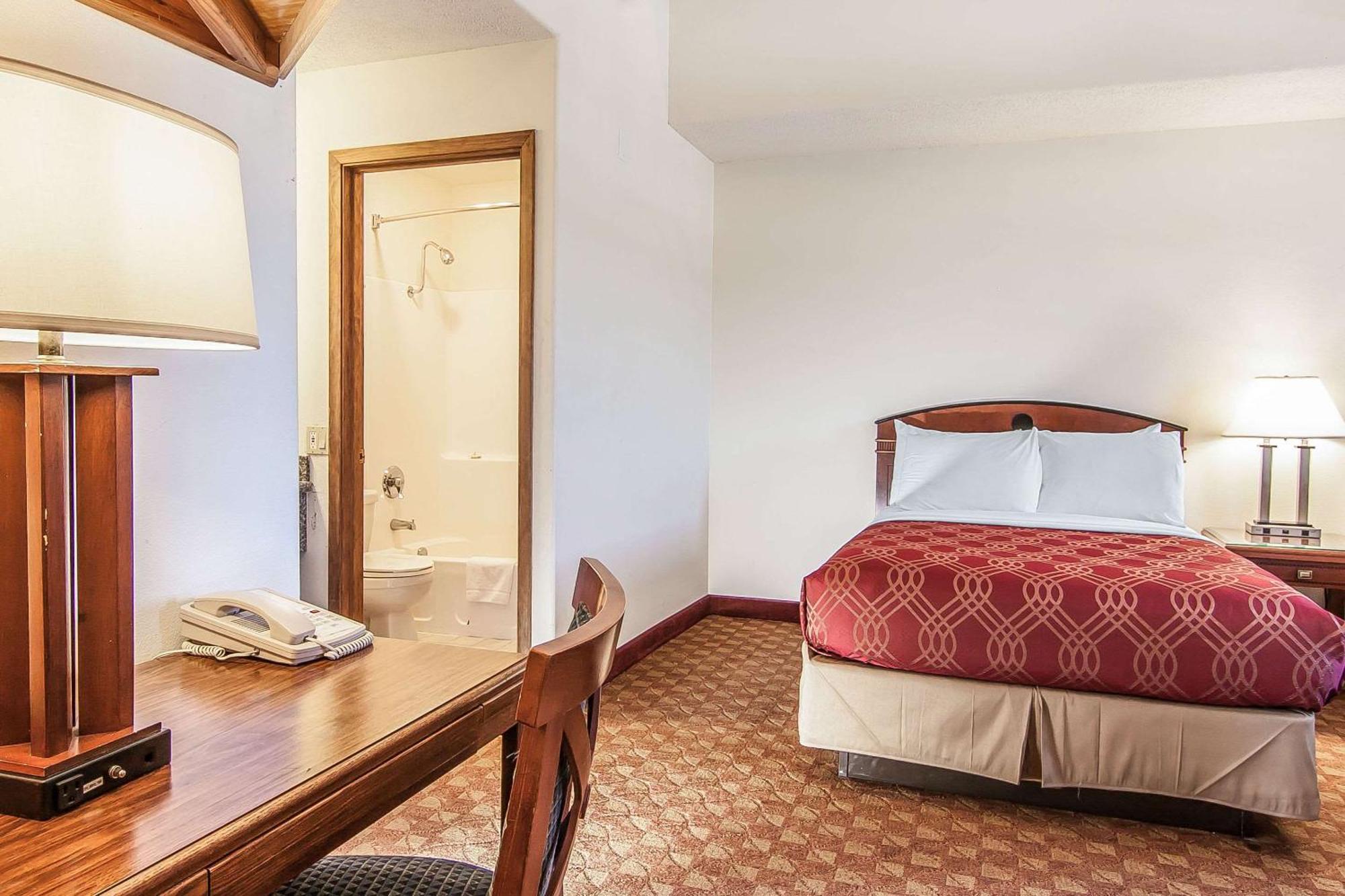 Econo Lodge Inn & Suites Мадрас Экстерьер фото