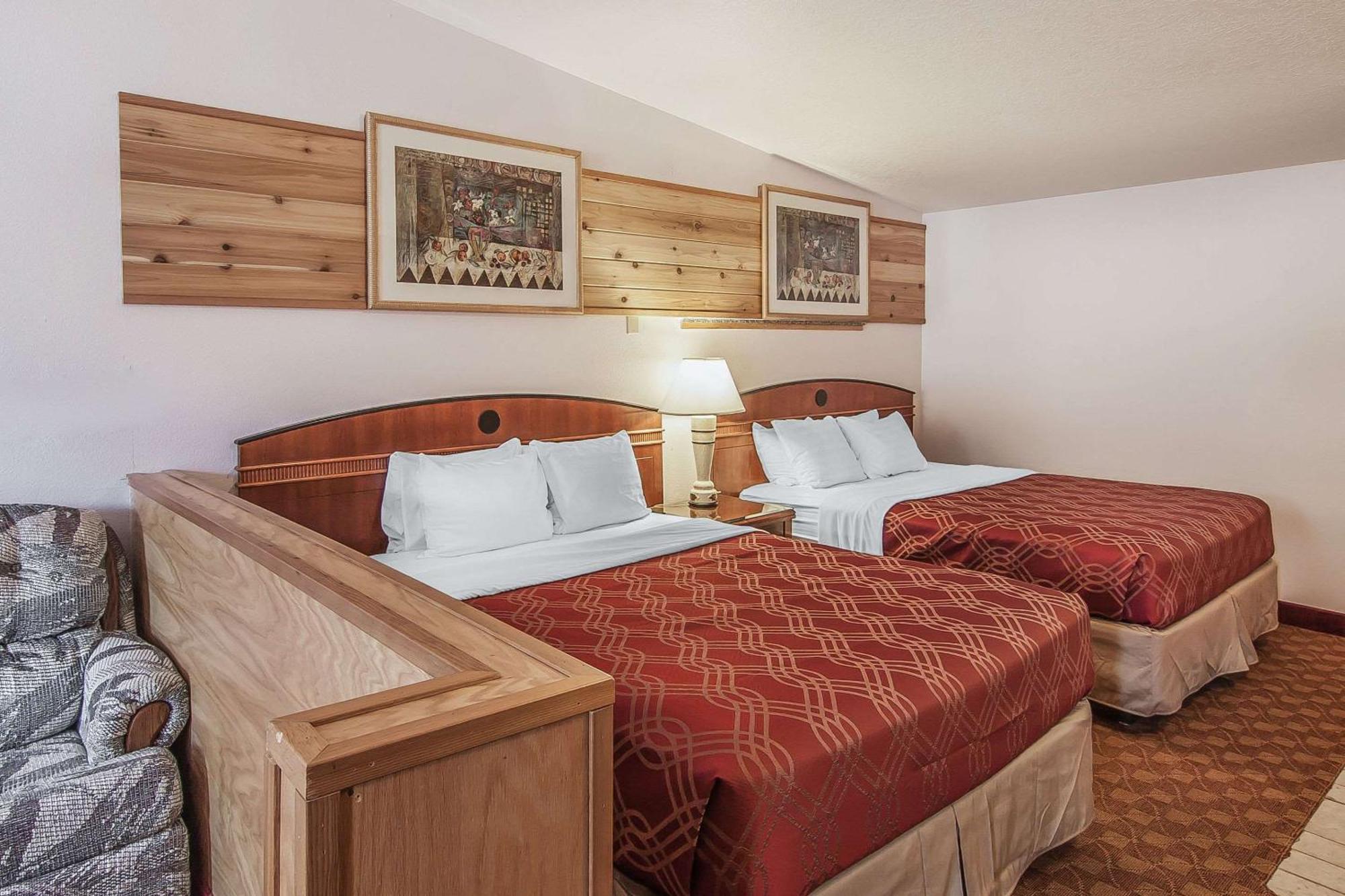 Econo Lodge Inn & Suites Мадрас Экстерьер фото