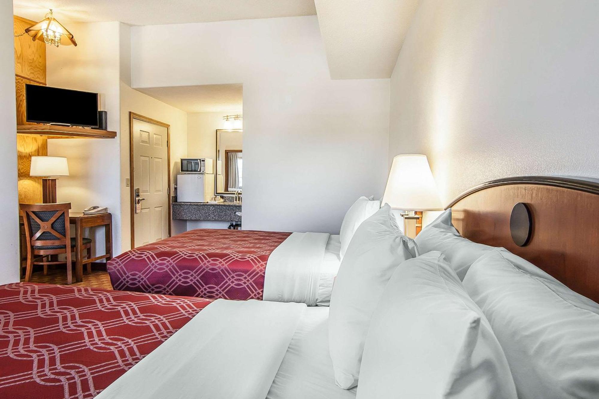 Econo Lodge Inn & Suites Мадрас Экстерьер фото
