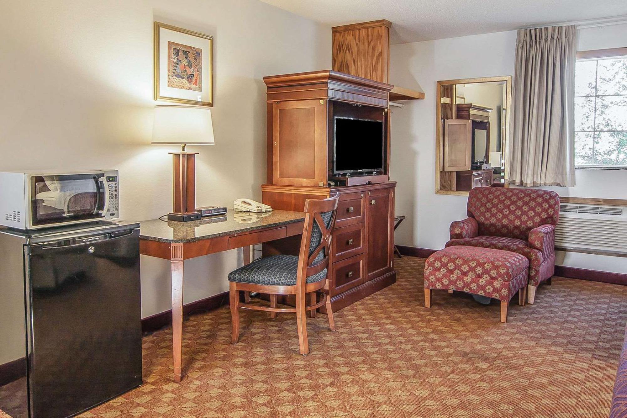 Econo Lodge Inn & Suites Мадрас Экстерьер фото