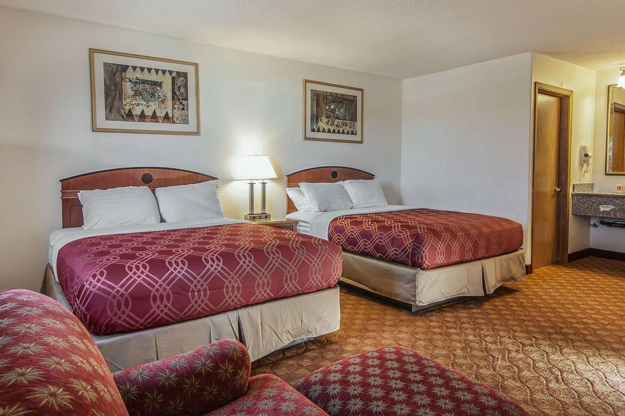 Econo Lodge Inn & Suites Мадрас Экстерьер фото