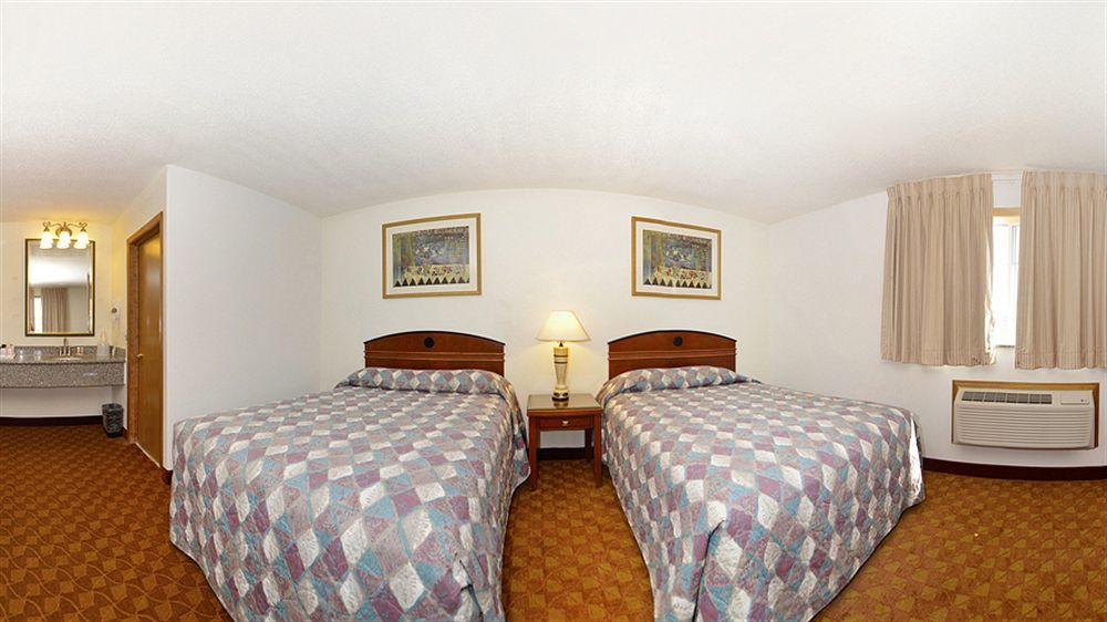 Econo Lodge Inn & Suites Мадрас Экстерьер фото