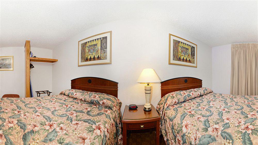 Econo Lodge Inn & Suites Мадрас Экстерьер фото